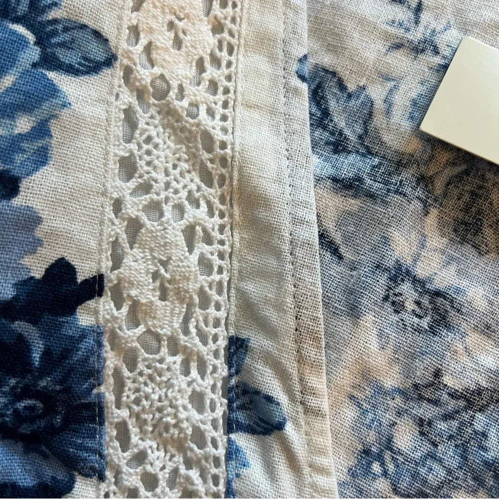 Francesca’s Blue Rain Long Sleeve Blue Floral Babydoll V-Neck Top Sz S - Picture 6 of 8